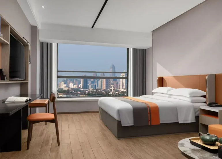 Intelligent And Comfortable Big Bed Room [oversized French Window+intelligent Guest Control+refrigerator]